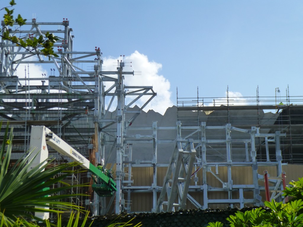 The two-dimensional facade behind the temple facade is being refined and is looking better