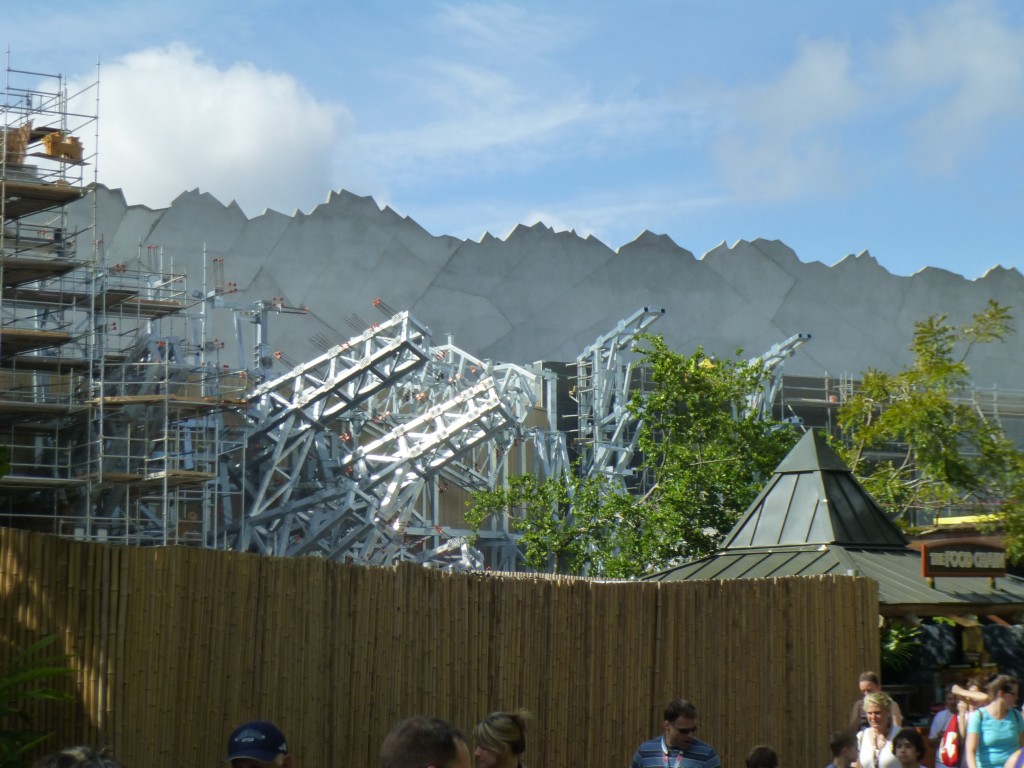 Facade supports all installed on the right side of the temple.