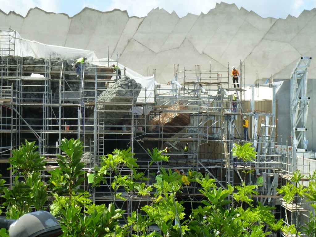 Work continues on the great wall facade, to the right of the temple gate