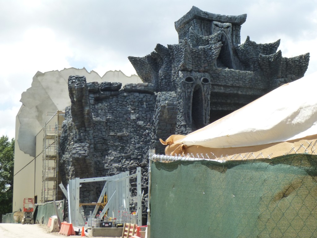 The view beside the Toon Lagoon walls. Seems like they're building a wall or structure on the left?