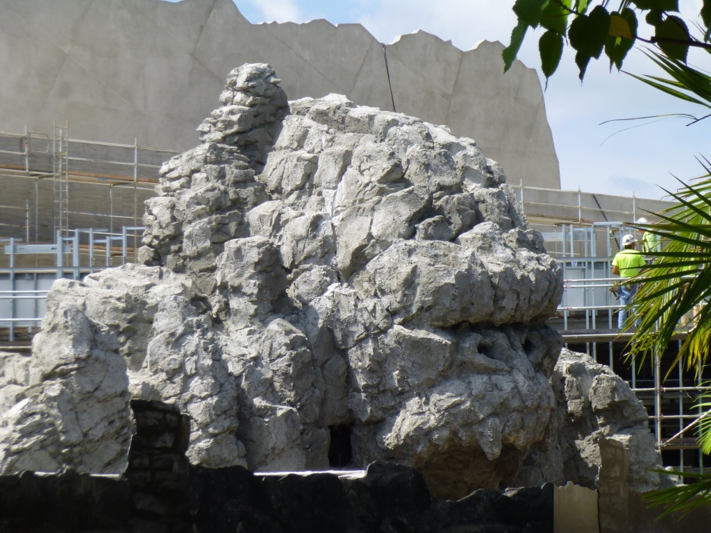 Close up detail of the Kong entry arch