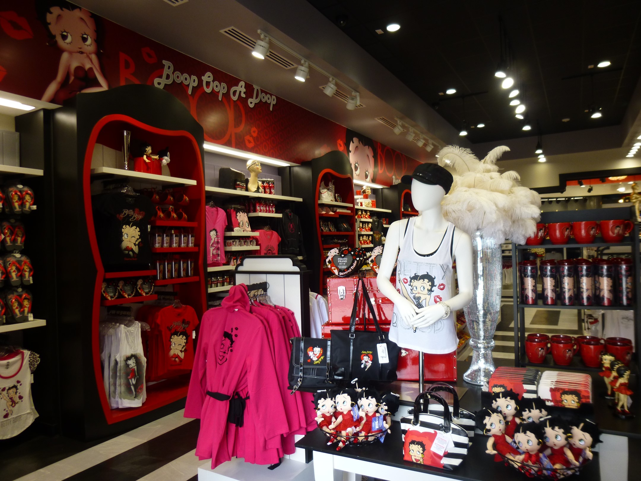 Hello Kitty Store Opens at Universal Studios Florida – Orlando ParkStop