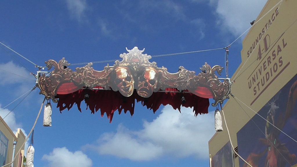 Decor in studio central scare zone