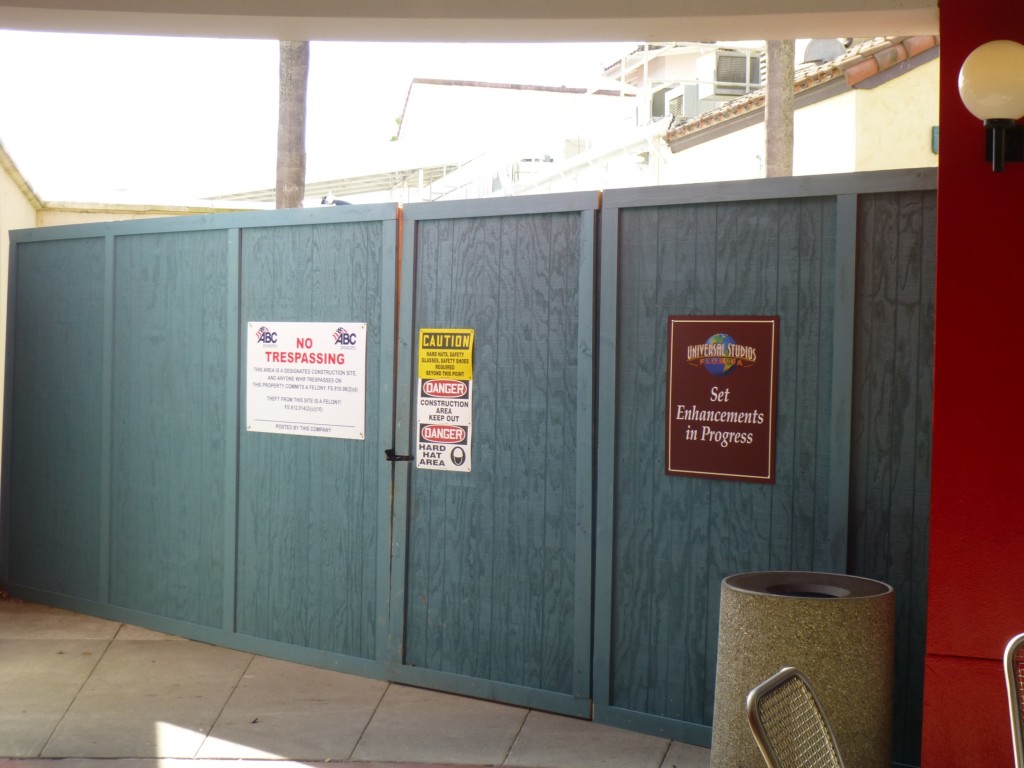 Could a walkway to ET through the backlot area be added behind this wall?