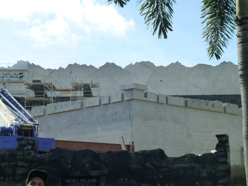 Indoor queue structure has gotten a fort-like/castle style roof