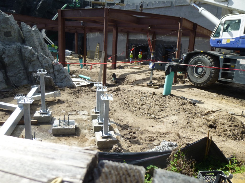 You can see the new steel structure connecting arch entry to the indoor queue building. This will be part of the outdoor queue