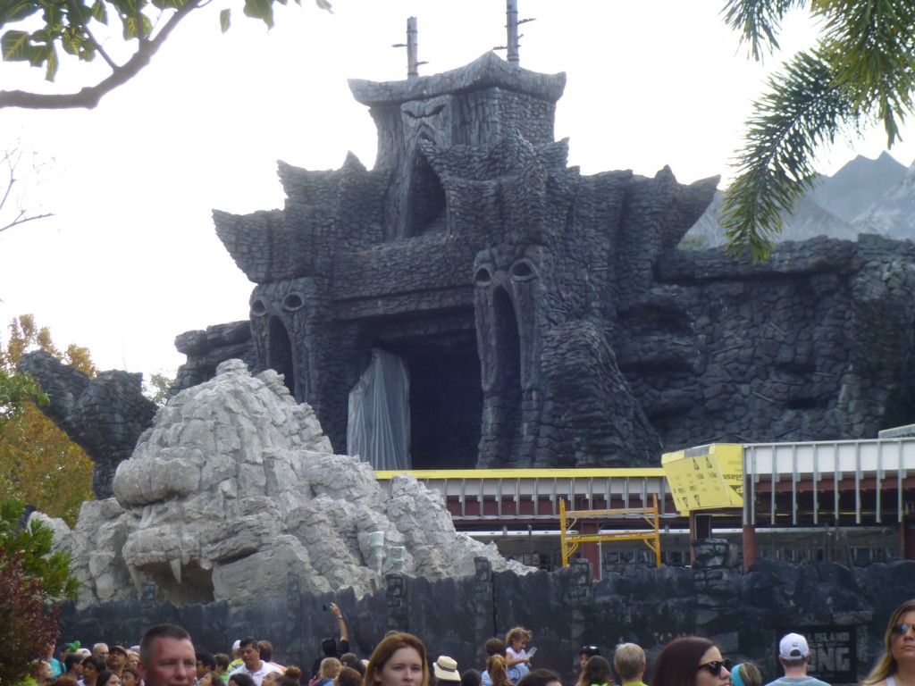 Kong's head entry arch still has not been painted. Temple gates seen wrapped in tarps behind
