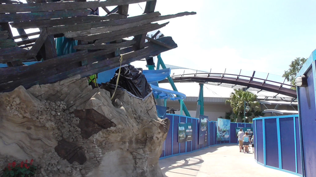 Mako entrance will be up here on the left, right after the shipwreck