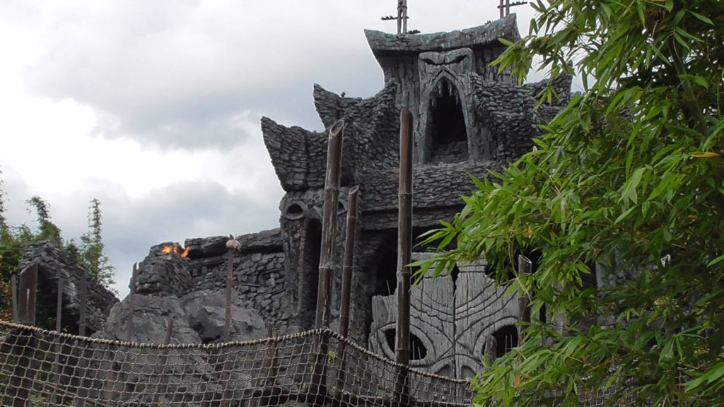 A view of the temple gates, ready to receive sacrifices