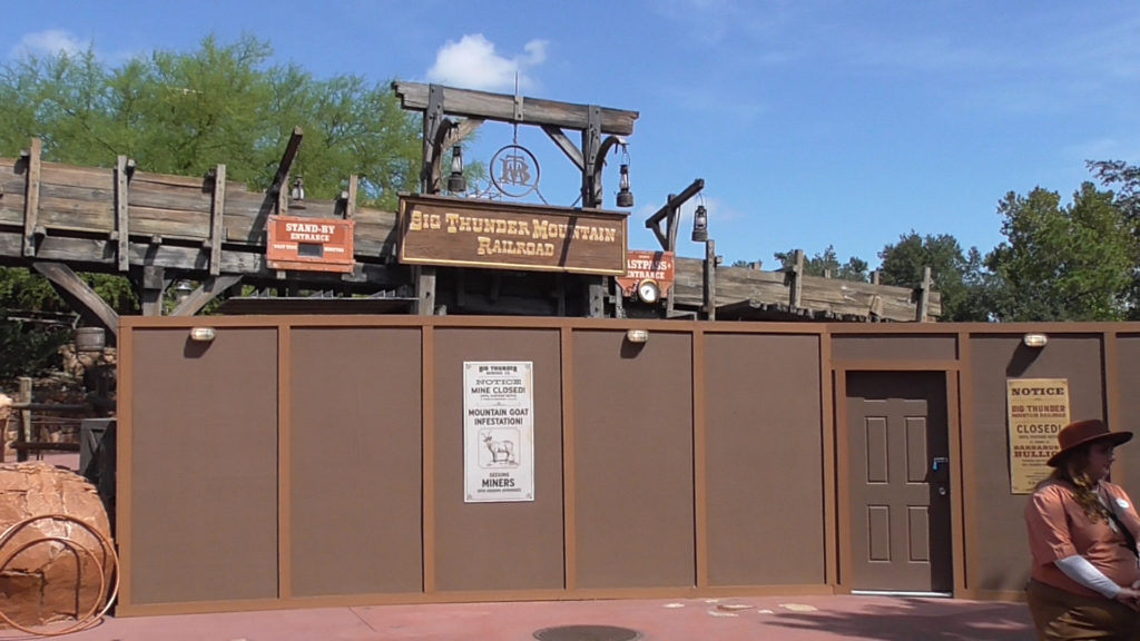 Work walls around ride entrance