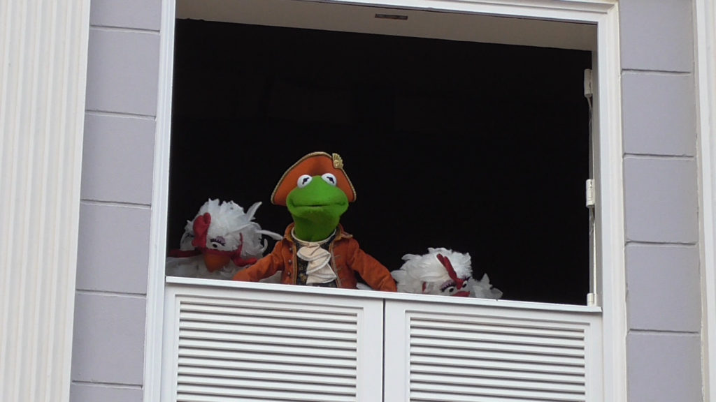 Kermit as Thomas Jefferson... with chickens